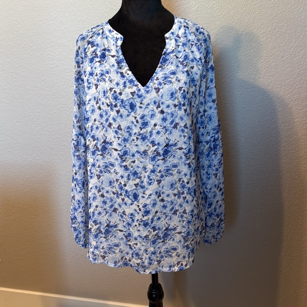 Women’s blouse, Large, blue floral, double lines, v neck